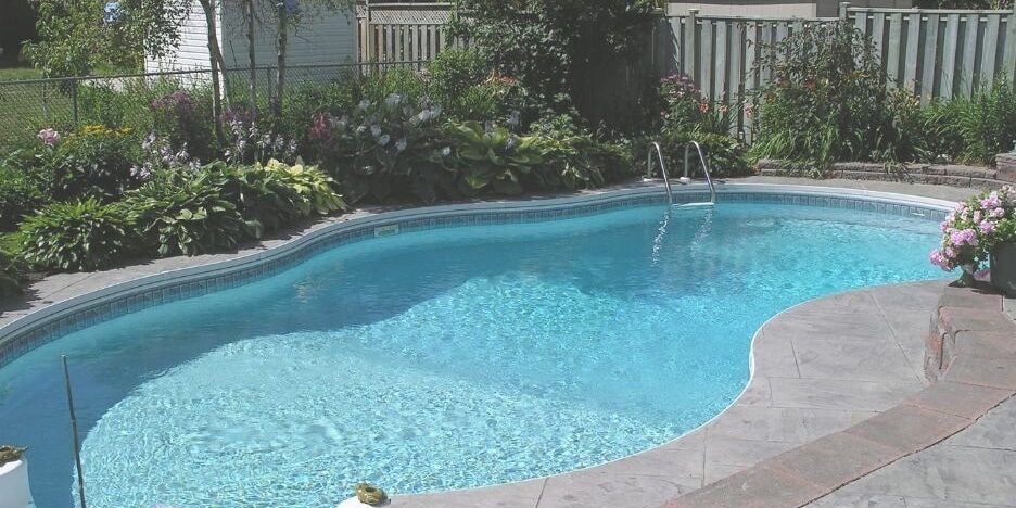 Backyard Swimming Pools: 4 Amazing Designs & Ideas