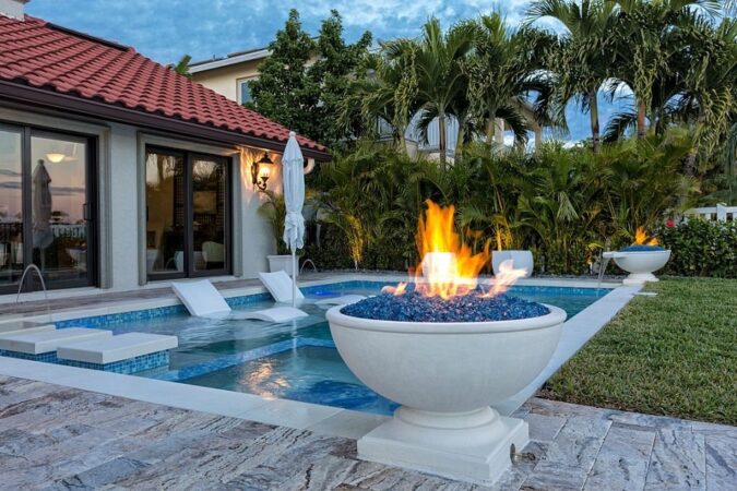 Top Idea for Backyard Swimming Pool Landscaping with Fire