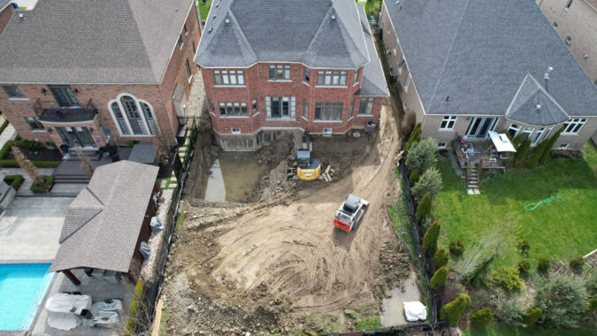 How Pool Contractors Handle Unexpected Challenges During Construction