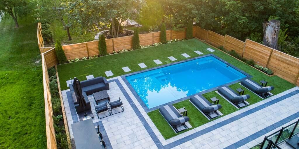 The Art of Designing a High-End Backyard Around Fiberglass Pools in Toronto